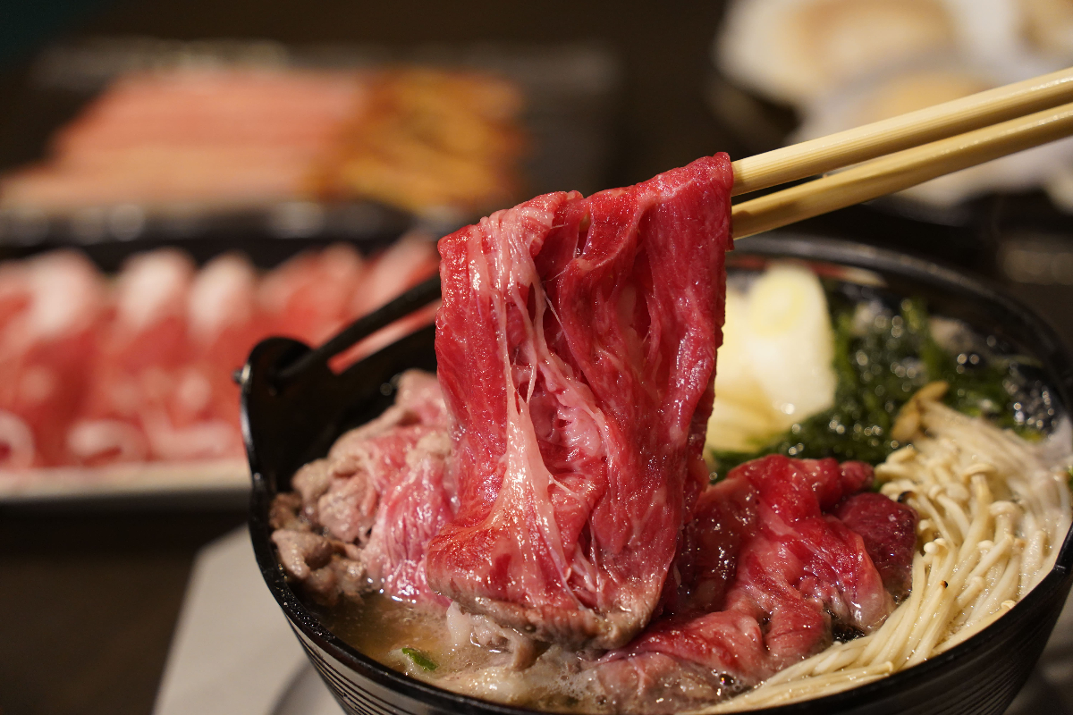 Friends dining at DASHIDO NISEKO